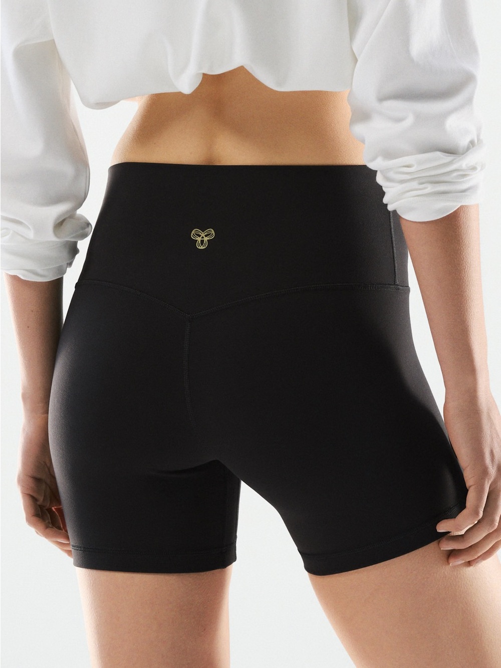 Aritzia Golden BUTTER Cheeky Hi-Rise 5" Short Black Size 6